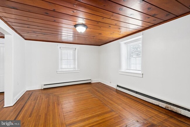 Building Photo - 1687 E Main St