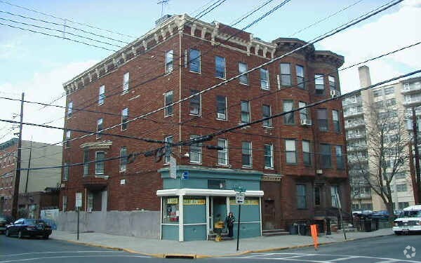 Building Photo - 200 Monroe St