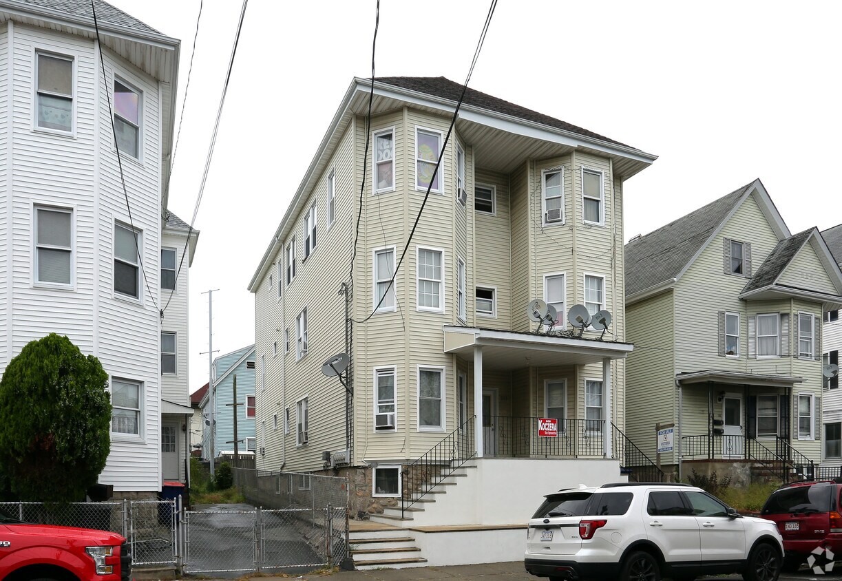 Primary Photo - 293 Collette St