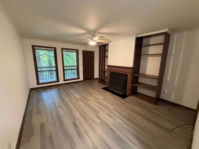 Foto del edificio - 1702 Pine Tree Dr