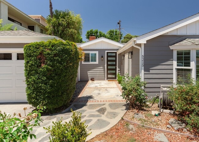 Building Photo - *Unfurnished* Gorgeous 4-Bed Oasis with Po...