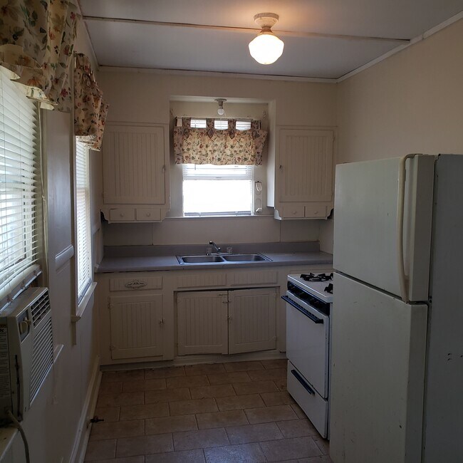 Foto del edificio - 715 N Main St