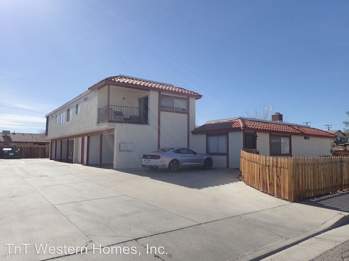 Primary Photo - 225 W Robertson Rd