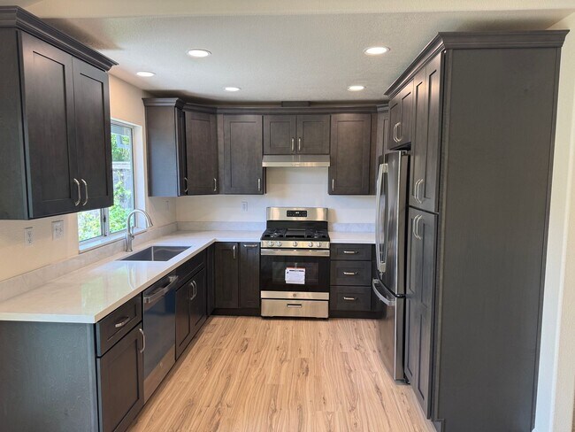Foto del edificio - Beautifully Remodeled 3-Bedroom, 2-Bathroom home waiting for you !