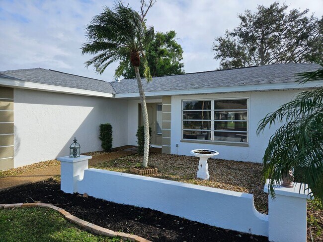 Foto del edificio - Annual Unfurnished 3 Bedroom 2 Bathroom Si...