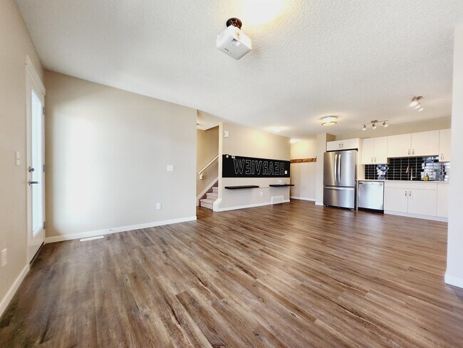 Photo du bâtiment - 17215-17219 9 Avenue Southwest