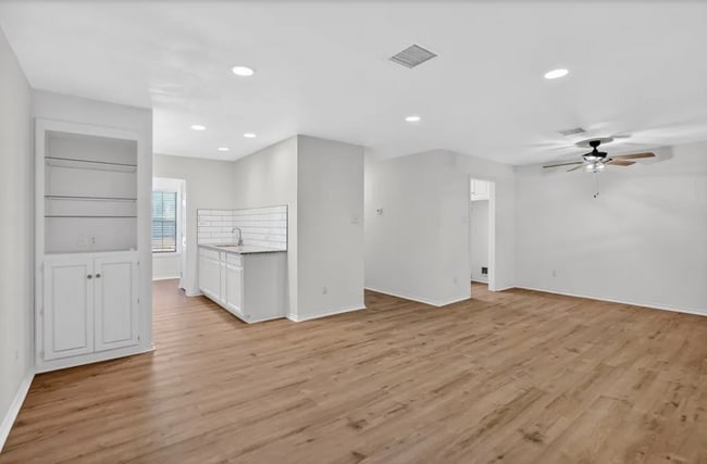 Building Photo - 3220 Preston Dr