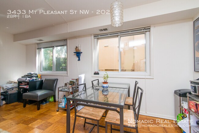 Foto del edificio - 3433 Mt Pleasant St NW