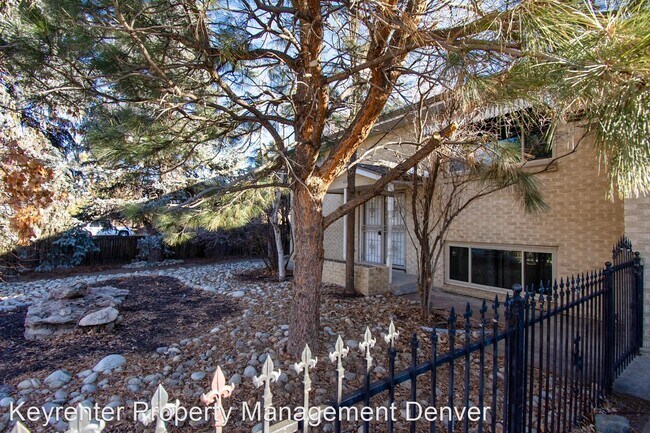 Foto del edificio - 3 br, 3 bath House - 4530 Holland St