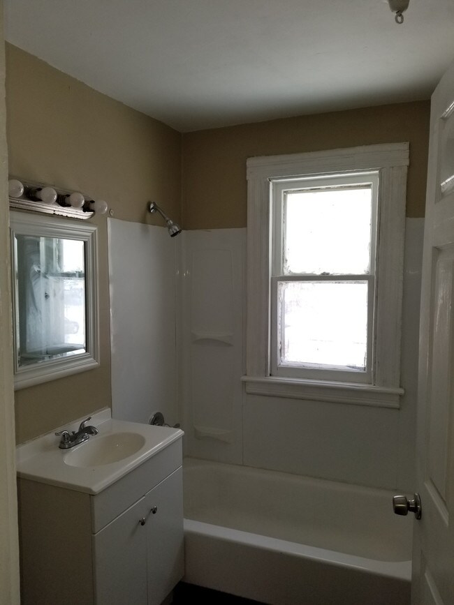 Building Photo - 547 Flint Street