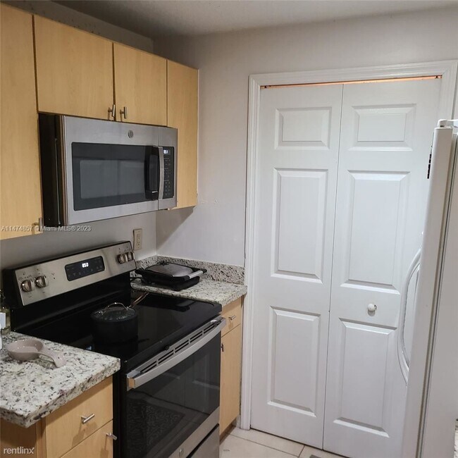 Building Photo - 3 br, 2 bath House - 6740 NW 114th Ave Apt...