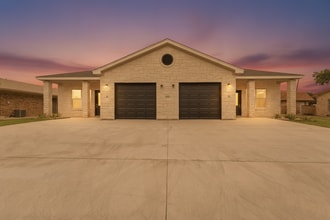 Building Photo - 3109 Clinkenbeard Dr
