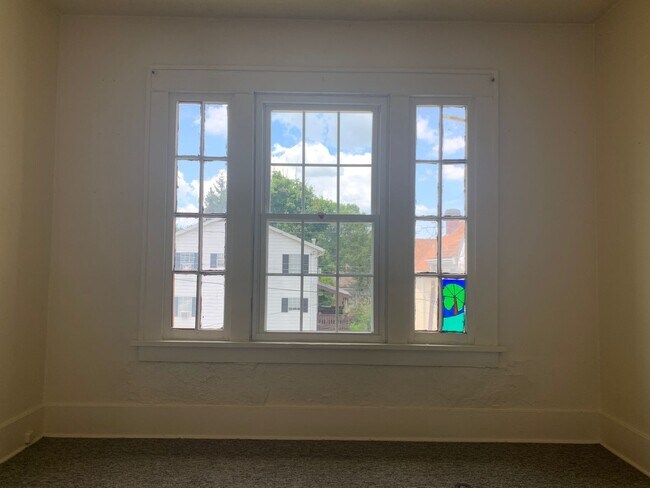 Foto del edificio - 321-323 Euclid Avenue