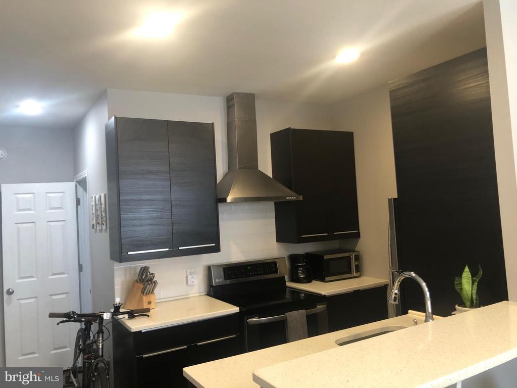 Primary Photo - 349 Dickinson St