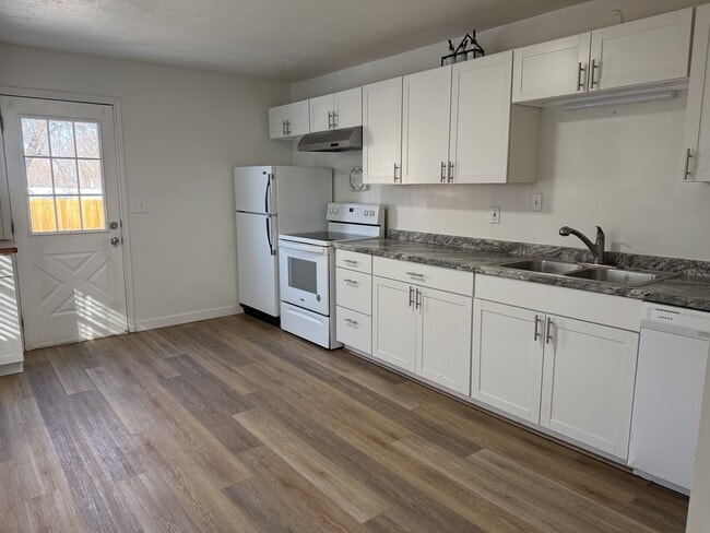 Building Photo - 84 W Main St