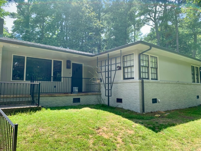 Building Photo - 4109 Panorama Dr SE