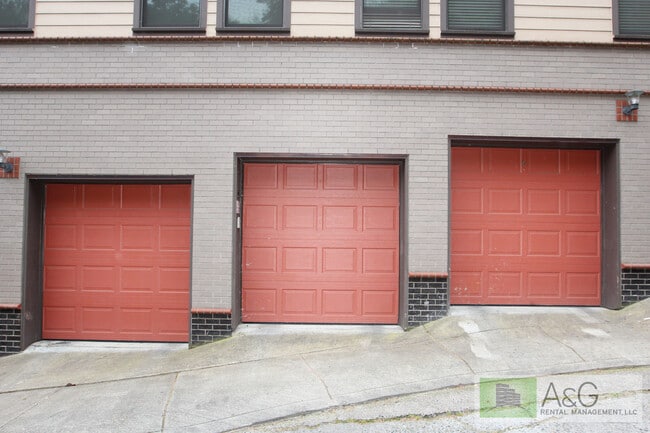 Building Photo - Charming 1-Bedroom Condo with Garage in Prime Goose Hollow Location