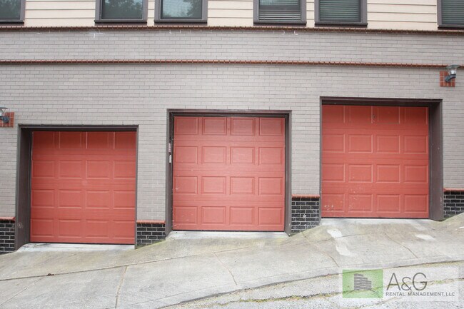 Foto del edificio - Charming 1-Bedroom Condo with Garage in Prime Goose Hollow Location