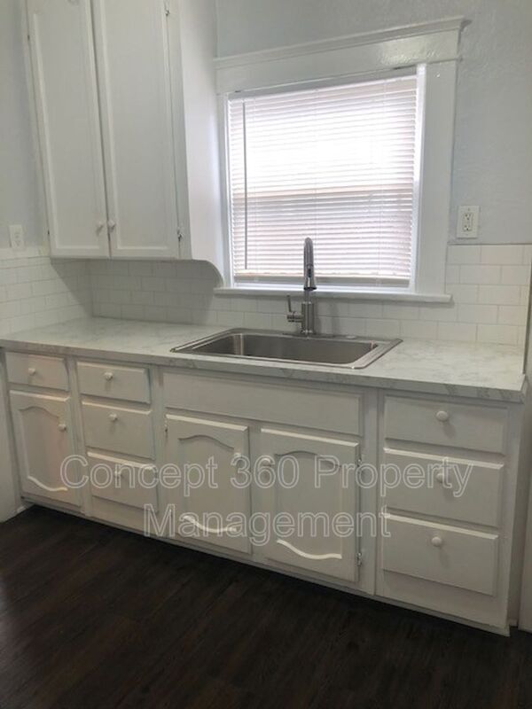 Foto del edificio - 2474 LINDEN AVE