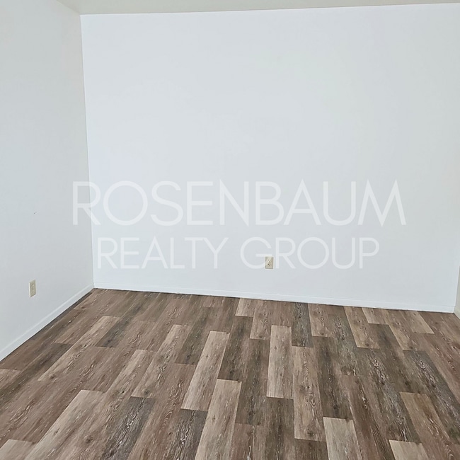 Building Photo - Charming 1-bedroom, 1-bath duplex apartmen...