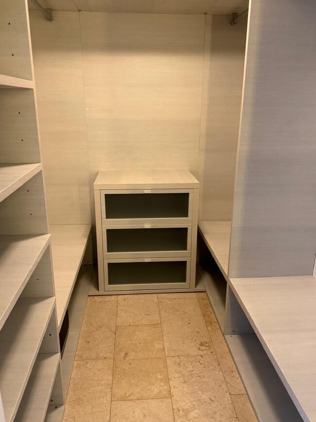 Building Photo - 68 SE 6th St