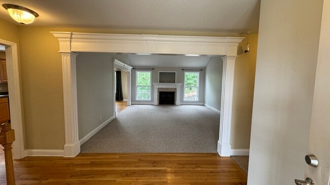 Building Photo - 5685 Hyacinth Ln