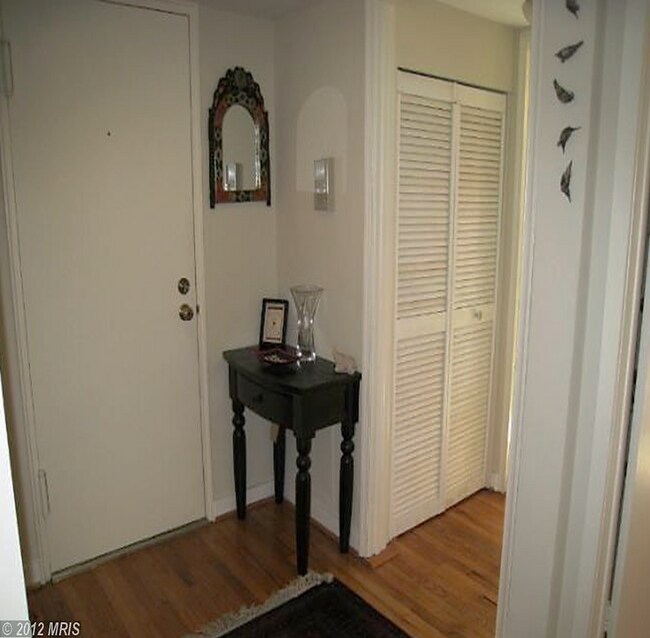 Foyer - 2205 Washington Avenue