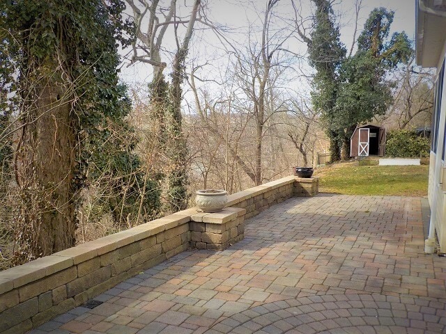 Entertainment deck patio - 470 Woodcrest Dr