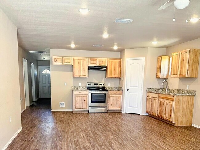 Building Photo - 3411 E 17th St