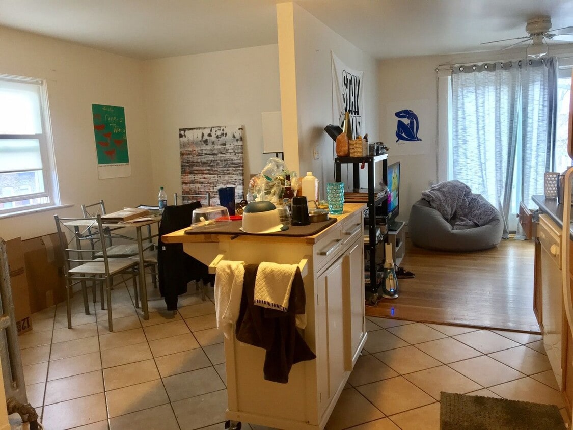 Primary Photo - 3 Bed in amazing location available 9/1