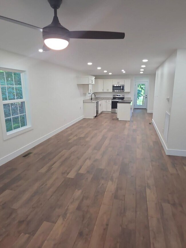 Foto del edificio - Brand-New 3-Bedroom Home with Office in Doyle, TN