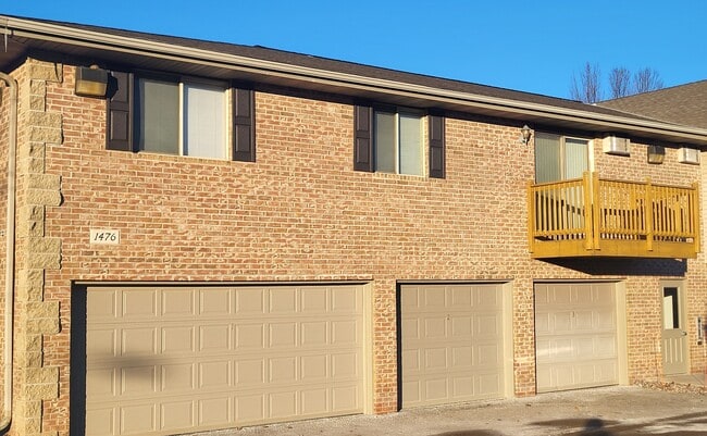 Building Photo - Redstone Trails