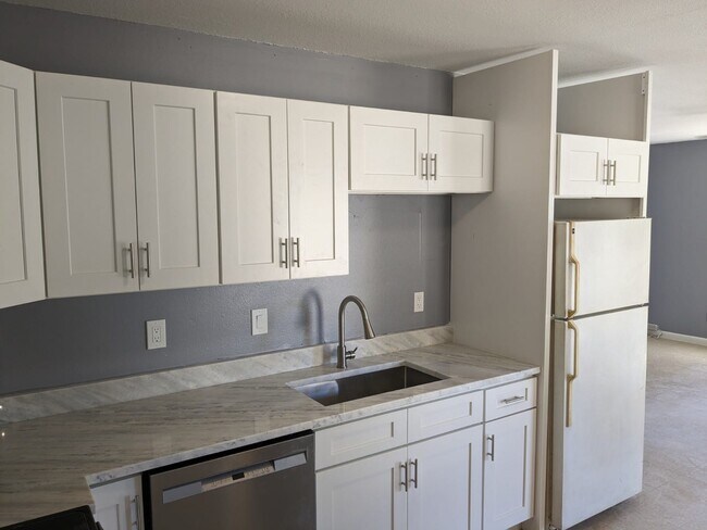 Building Photo - 3141 St Clair Ave