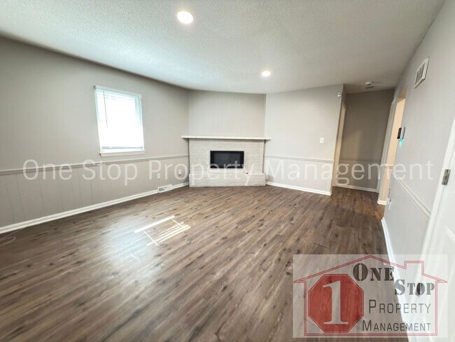 Foto del edificio - 2 Bedroom and 2 Bathroom duplex in Blue Sp...