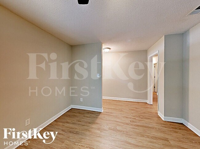 Foto del edificio - 6107 Rockwell Dr
