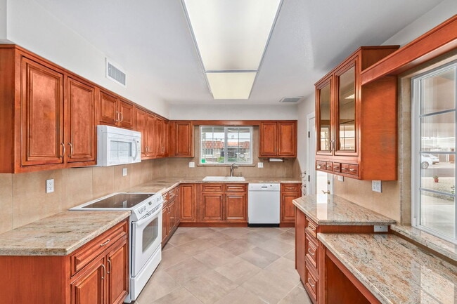 Building Photo - 14022 Whispering Lake Dr