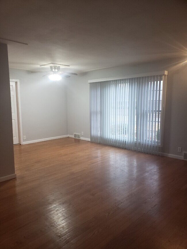 Building Photo - 12 Fairview Dr