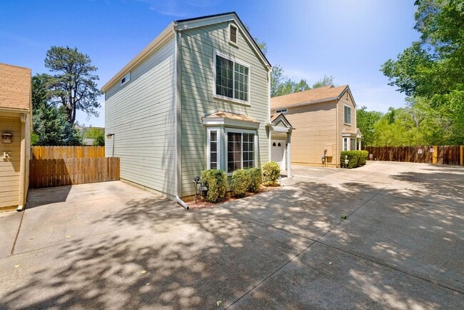 Building Photo - 741 Gail Gardner Way