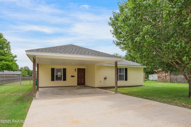 Building Photo - 314 East Dr