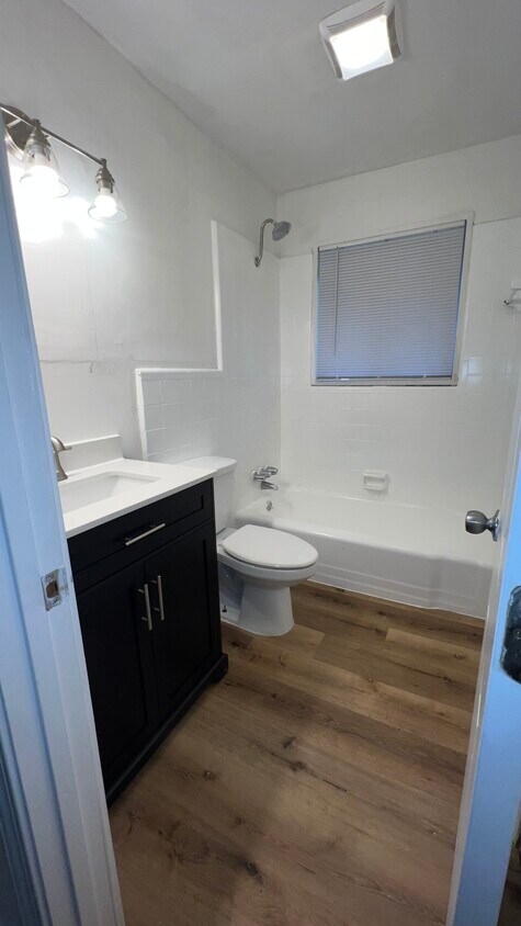 Primary Photo - 1337 Pine Ave