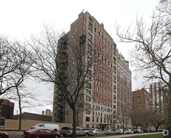 Foto principal - 2430 N Lakeview Ave