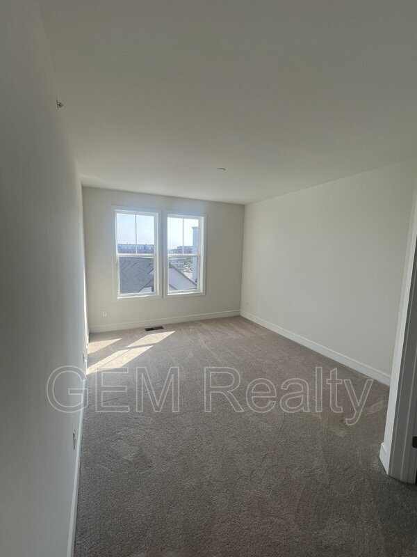 Building Photo - 42710 Darala Dr