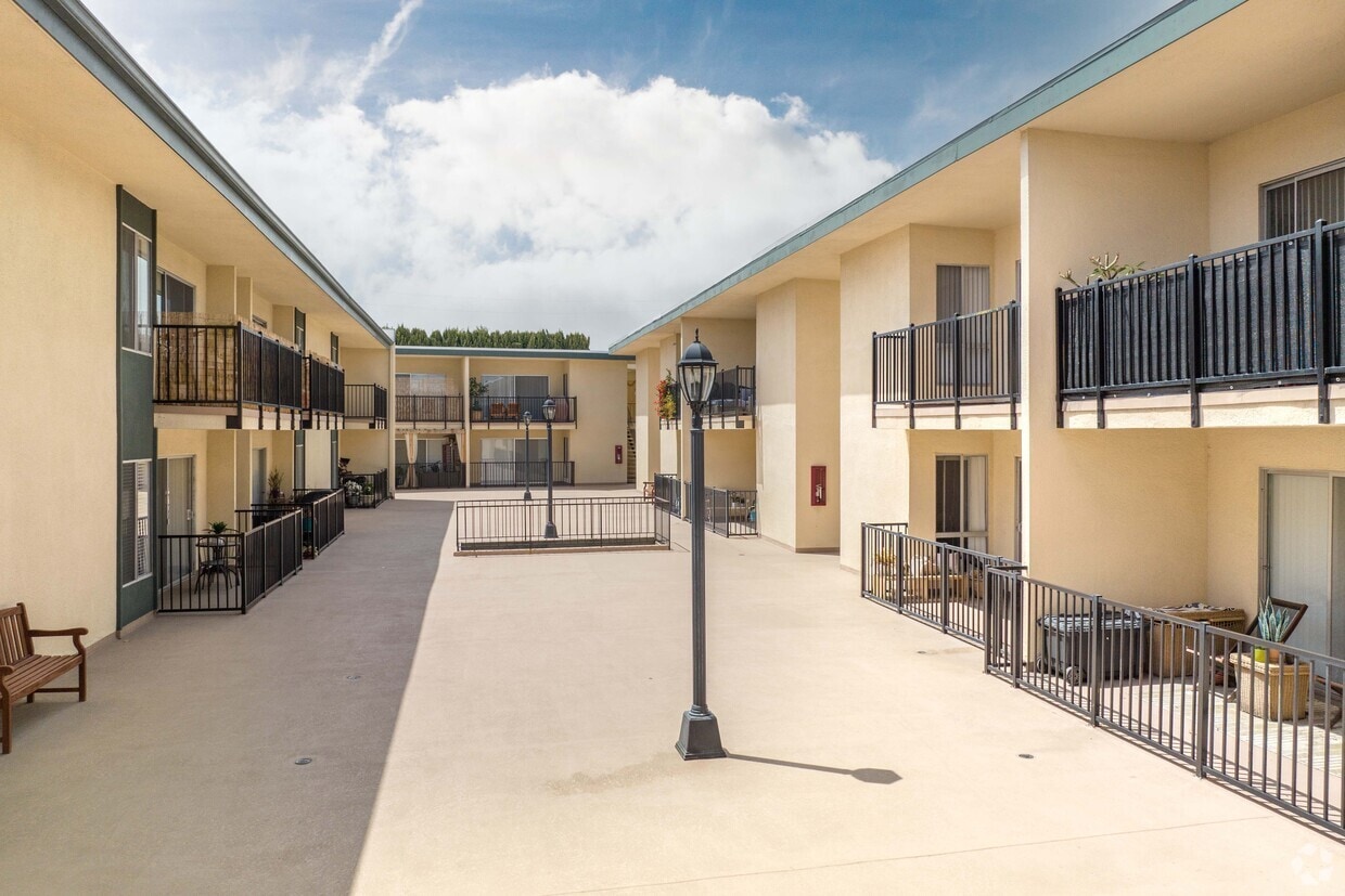 Casa de Oro Apartments Apartments in Torrance, CA Westside Rentals