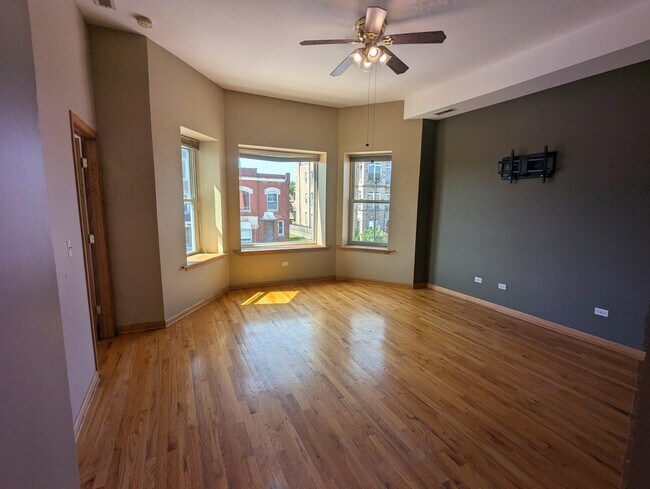 Foto del edificio - 3212 W Warren Blvd