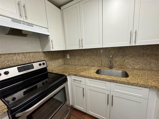 Building Photo - 2918 Bird Ave