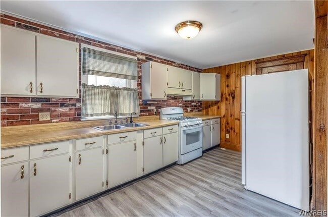 Building Photo - 319 Wheatfield St