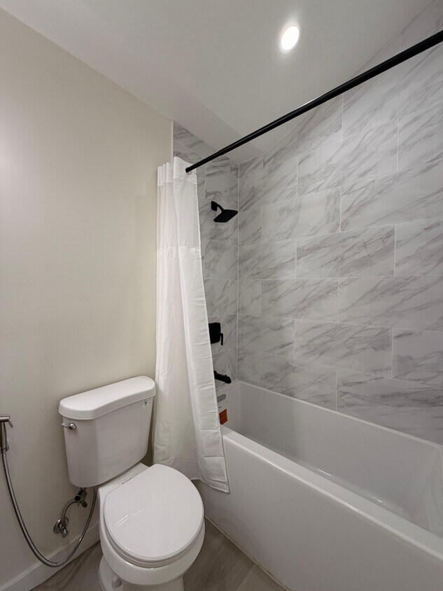 Building Photo - 720 Geneva St