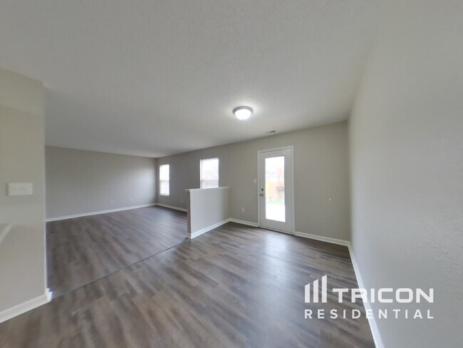 Foto del edificio - 703 Sweet Creek Dr