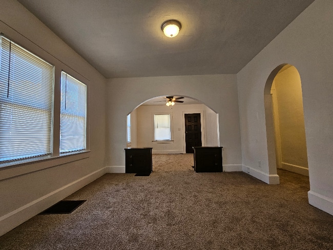 Building Photo - 1308 Muncie