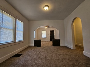 Building Photo - 1308 Muncie